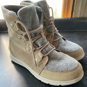 Womens Sorel lace up boot